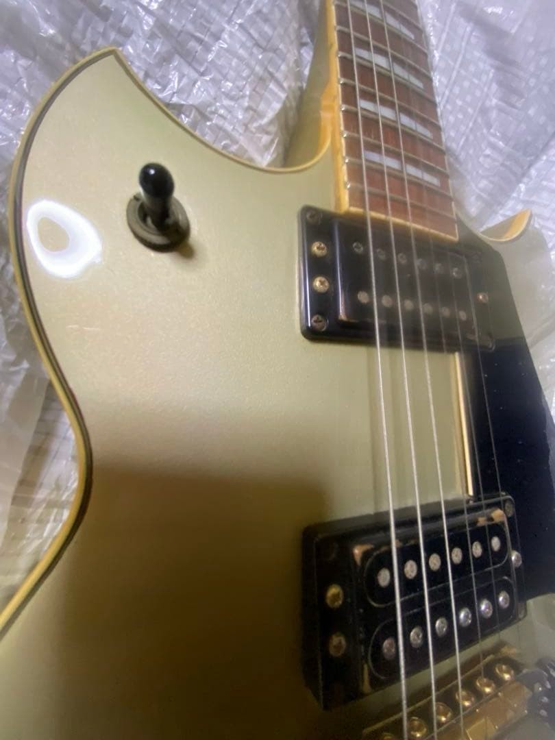 Electric Guitar Yamaha SG500 Silver Refinish Gold Hardware Japan Vintage