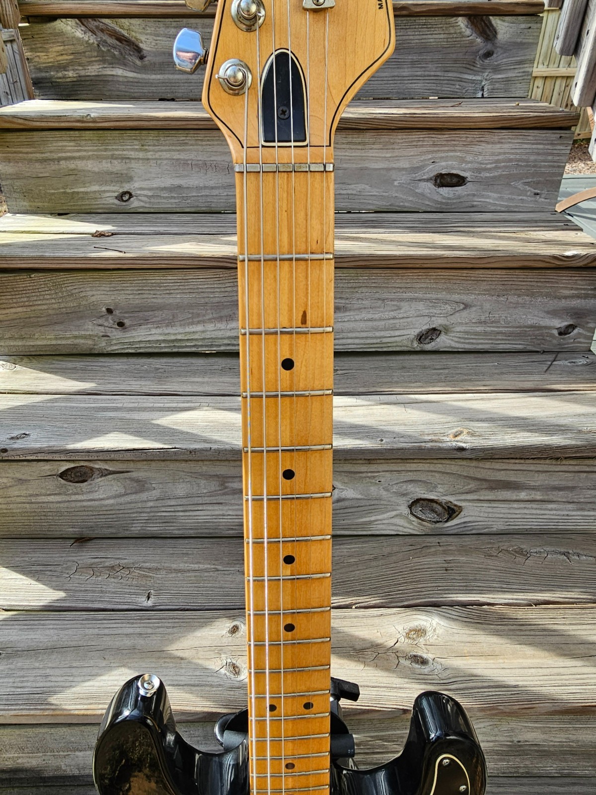 Peavey T-60 Electric Guitar with OHSC 8.2 lbs