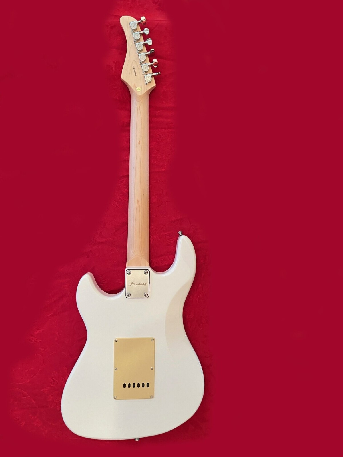 Strinberg STS 100 White Stratocaster with tremolo and included Gig Bag