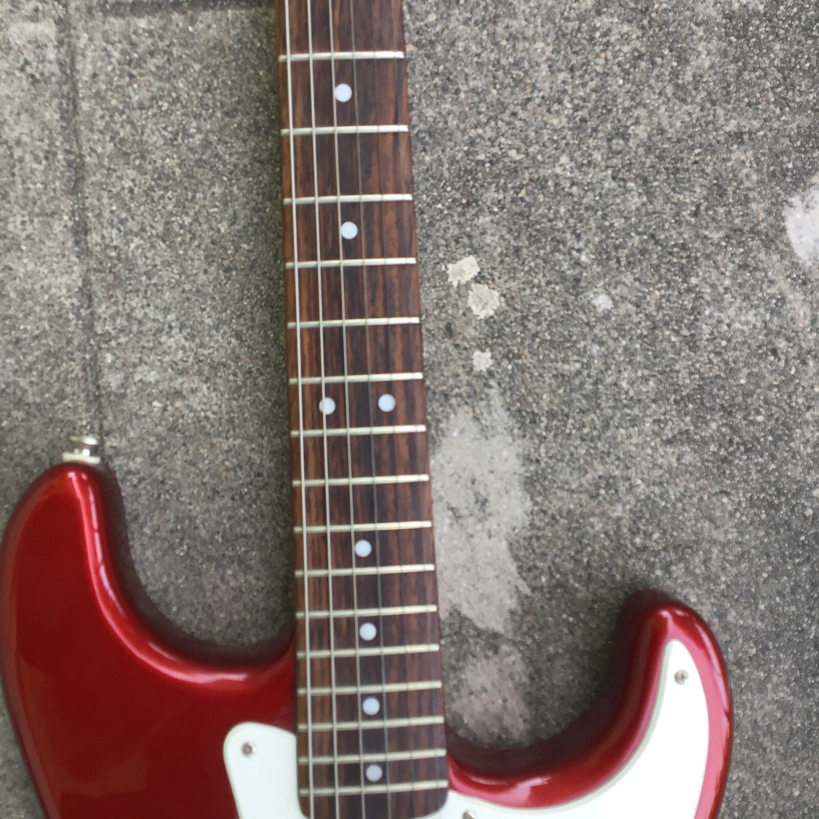 Squier by Fender Affinity Strat Electric Guitar Cherry Apple Red 6 Strings