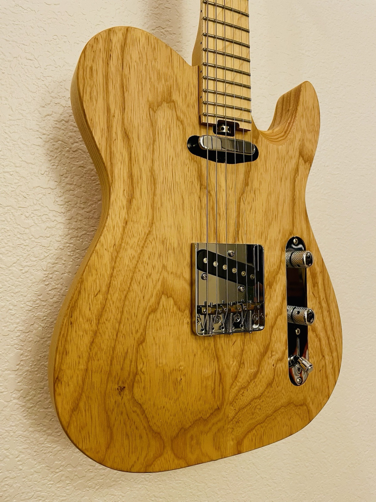 2016 Chapman ML3 Traditional Natural Ash Body Carved Top With Roadrunner Case