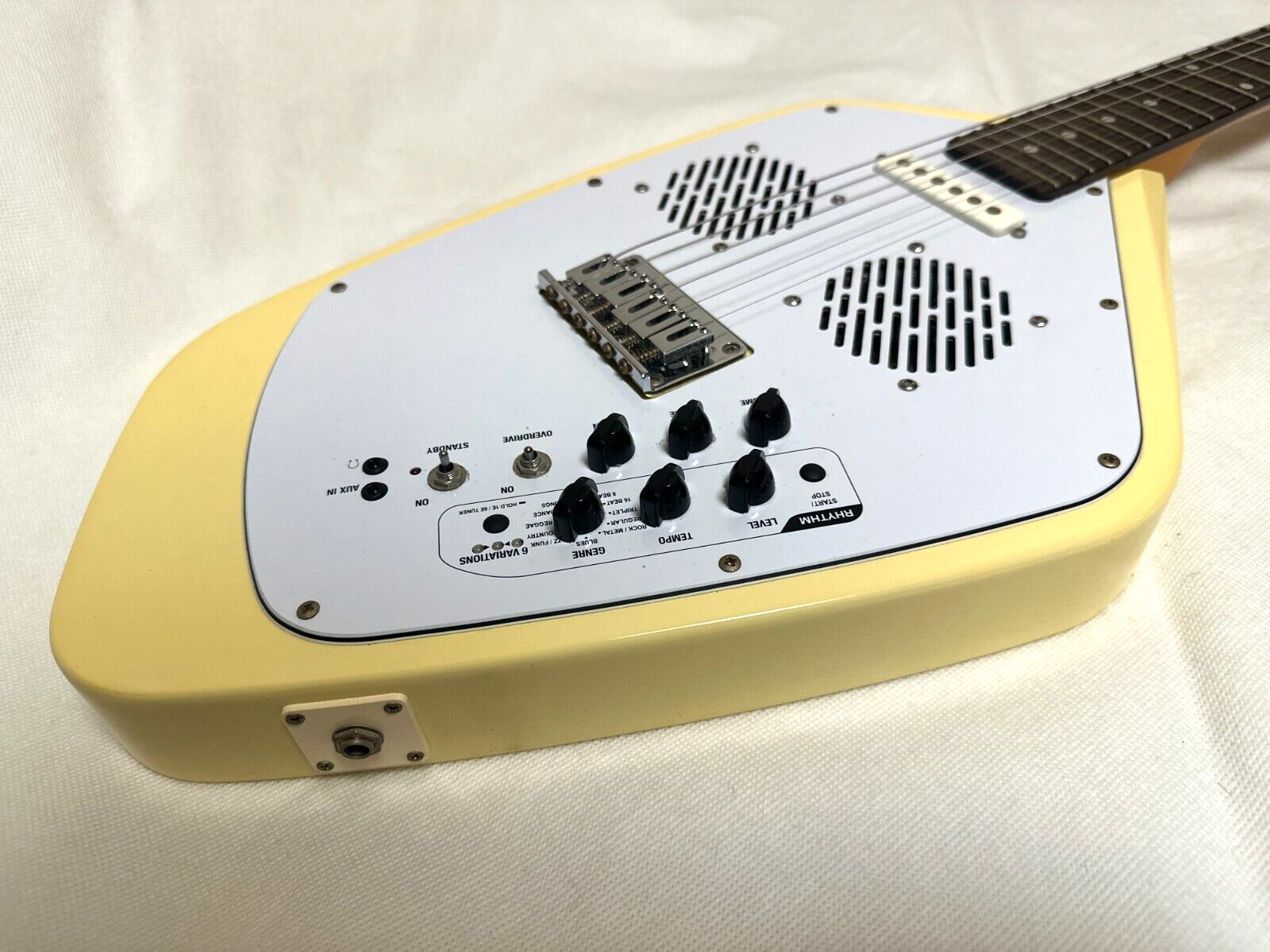 VOX APACHE-2 Phantom Guitar Vintage White Built-in Speaker Battery Drive