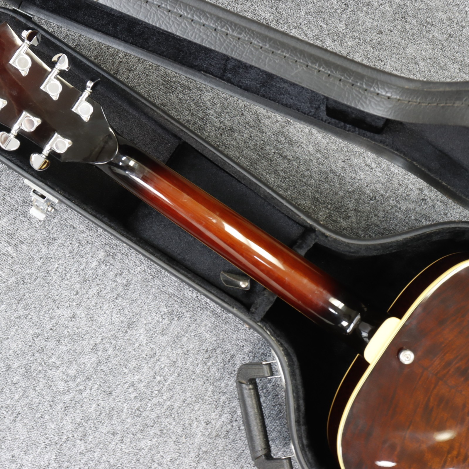Ibanez AF84E-DVS Artcore 2005 – 2009 – Dark Violin Sunburst
