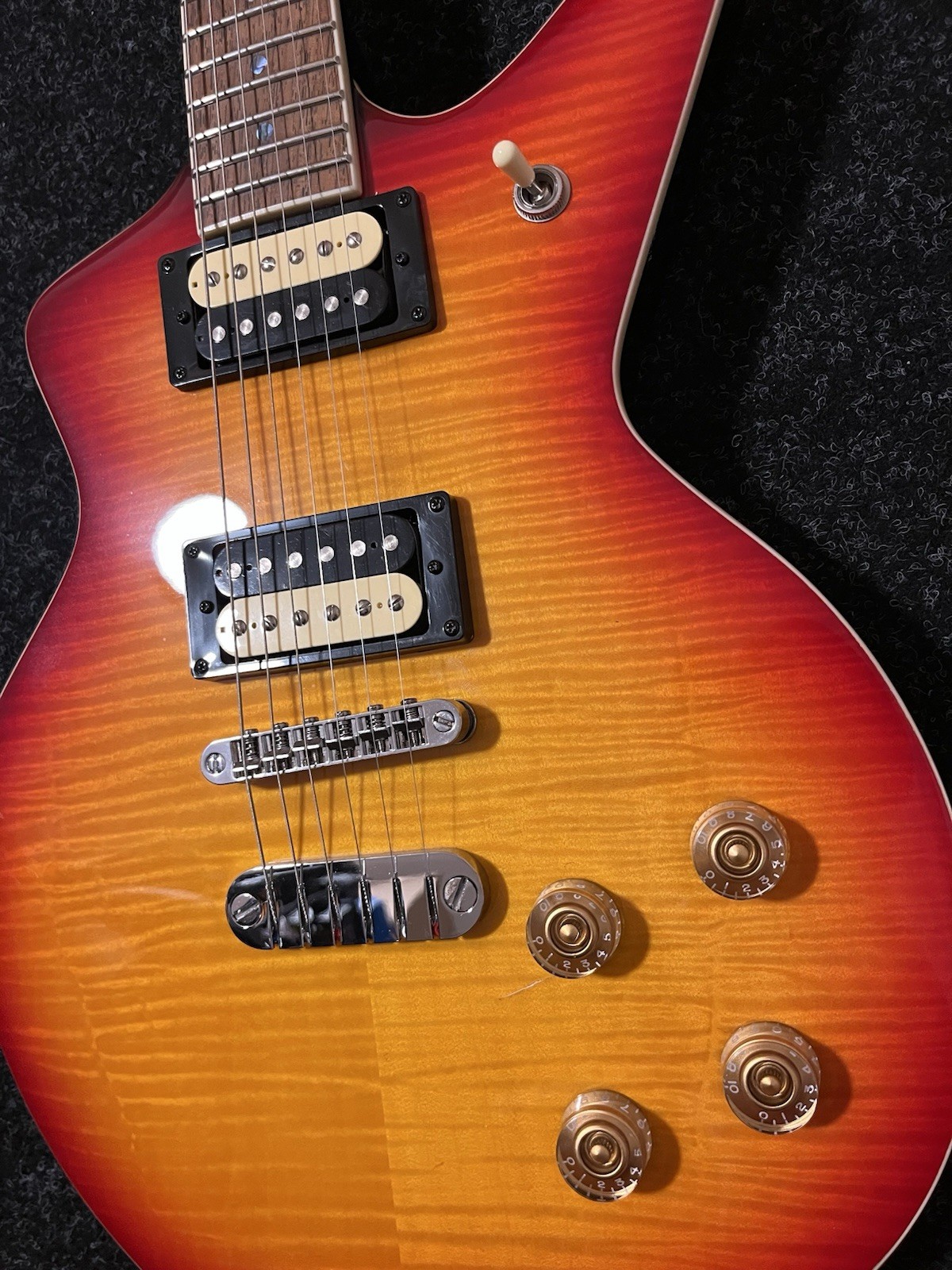 Dean Cadillac 1980 – Flammed Maple Trans Cherry Electric Guitar