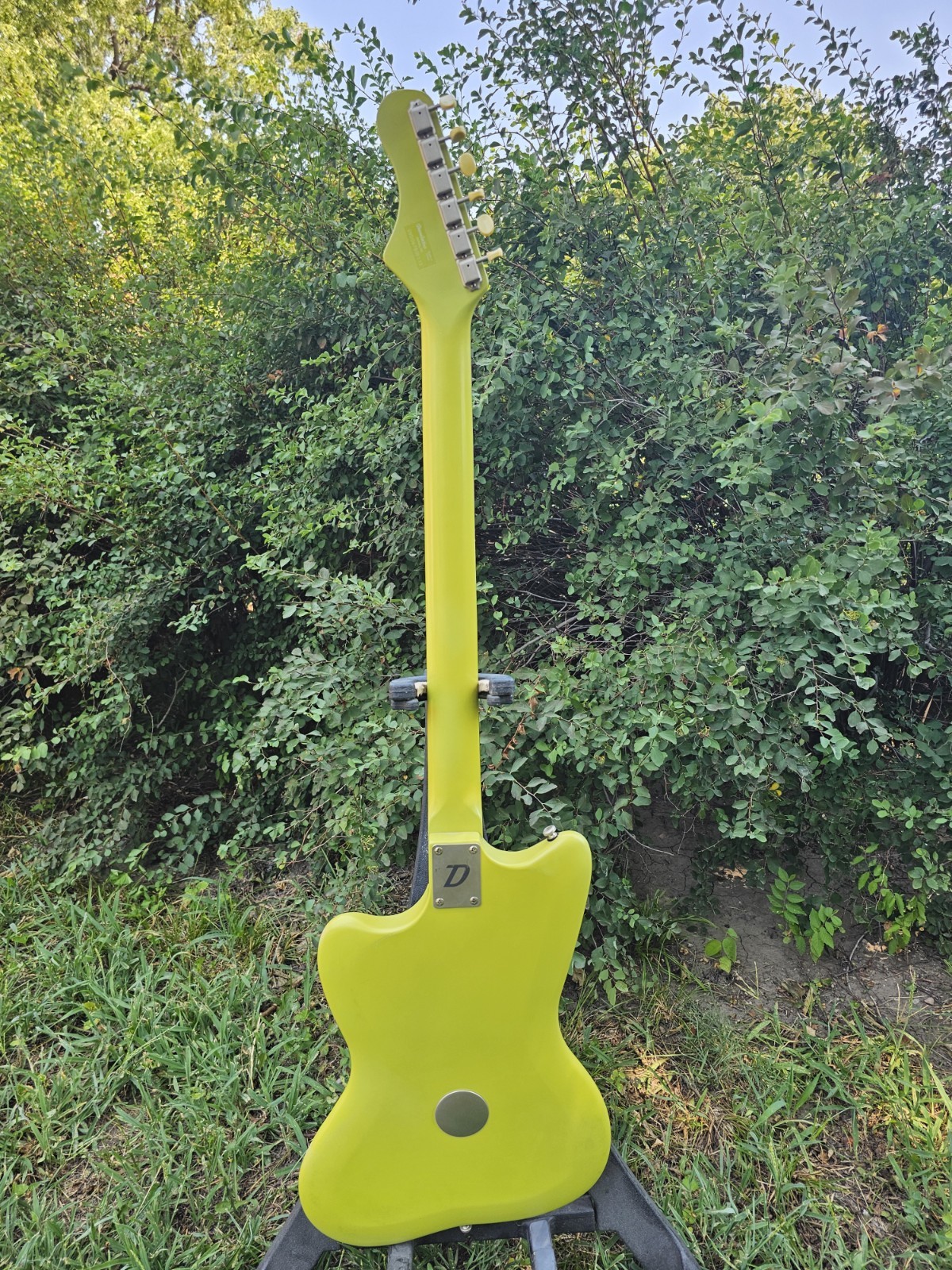 Danelectro Dead On 67 BARITONE guitar Limey Green 2009