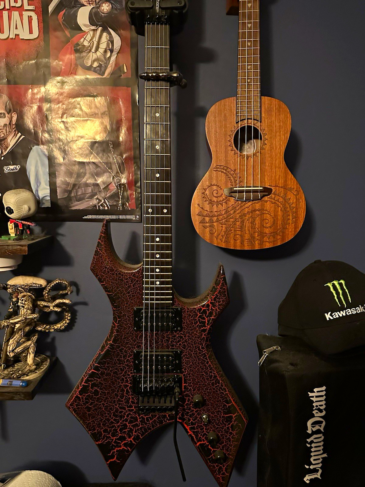 B.C. Rich Warlock 6-String Solid Body Electric Guitar Black Crackle Right-Hand