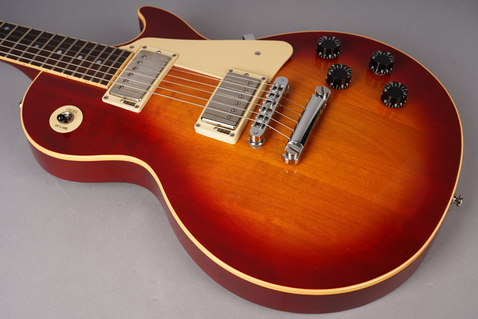 Gibson Custom Shop Edition Les Paul Studio Standard – 1983 – Cherry Sunburst