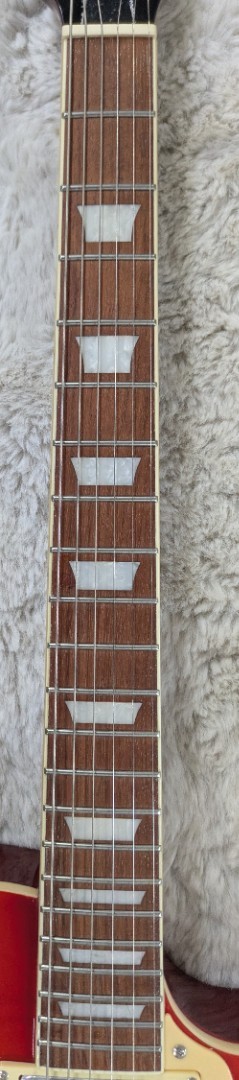 Vintage V100CS Reissued Single Cutaway Electric Guitar Cherry Sunburst – B-Stock