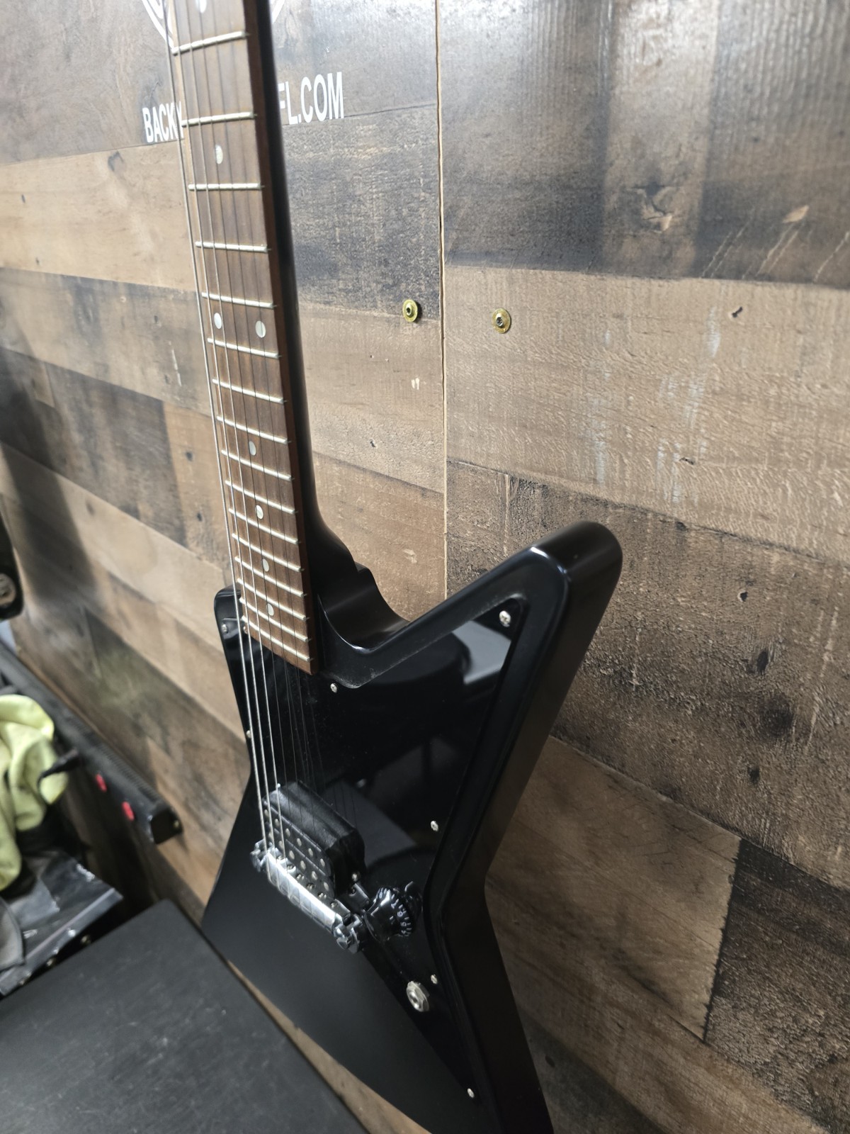 Gibson Melody Maker Explorer Satin Ebony Black Made in USA 2011 7.8 Lb