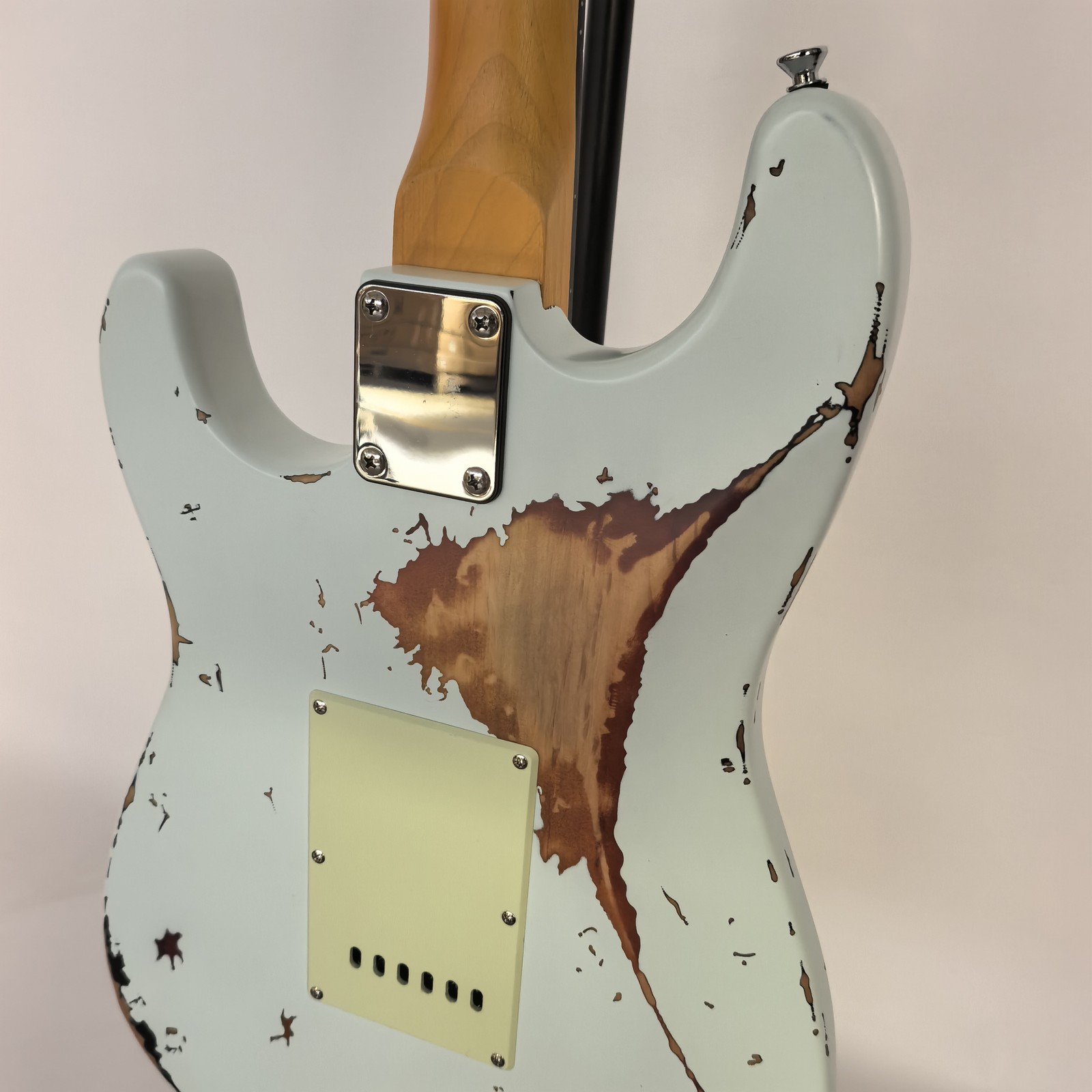 Heavy Aged ST Solid Electric Guitar Maple Neck Tremolo Bridge SSS Pickups