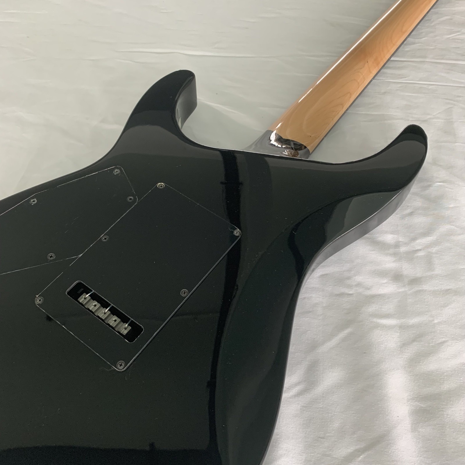 Cutaway Ledux Electric Guitar H-H Pickups Double Tremolo Black Finish Black HW