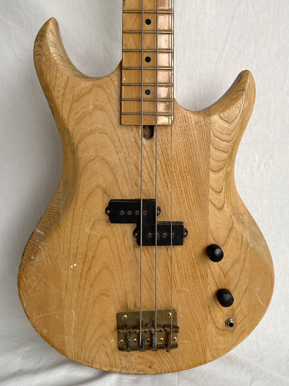 Vintage VANTAGE Avenger Electric Bass. Natural Wood JAPAN. Rare