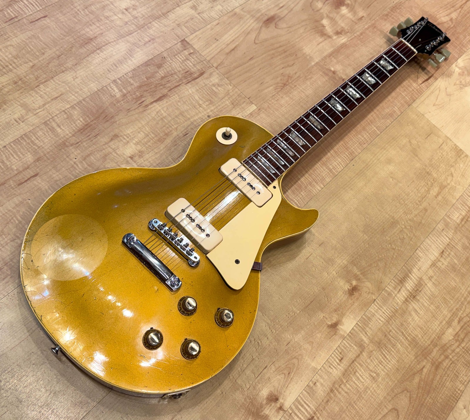 Gibson Les Paul Standard Gold Top Electric Guitar (Gold) – Vintage 1969