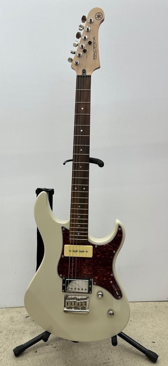 YAMAHA PAC311H Electric Guitar with Case and Stand