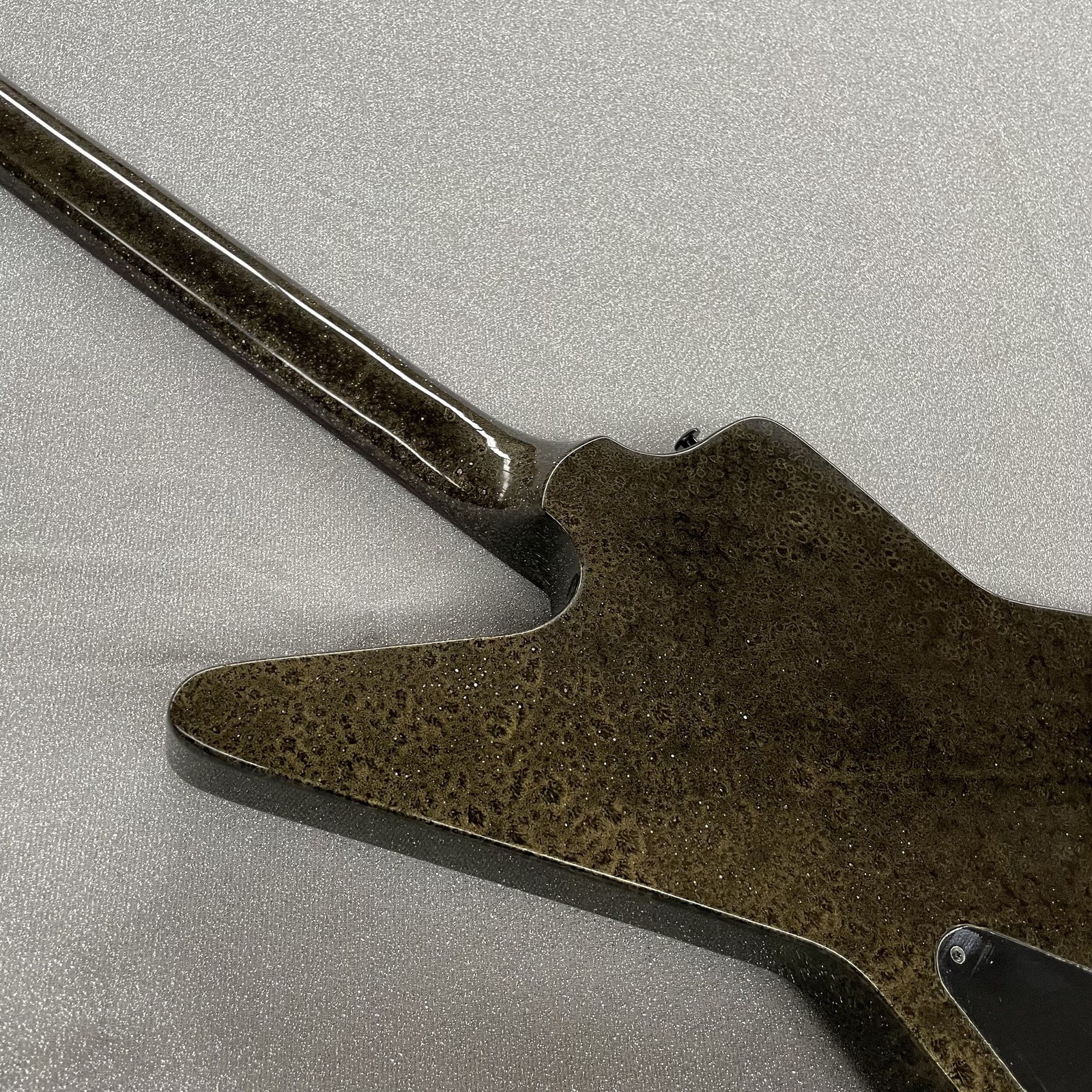 Metal top Solid Body Electric Guitar Stainless Steel Fret Pearlescent Paint