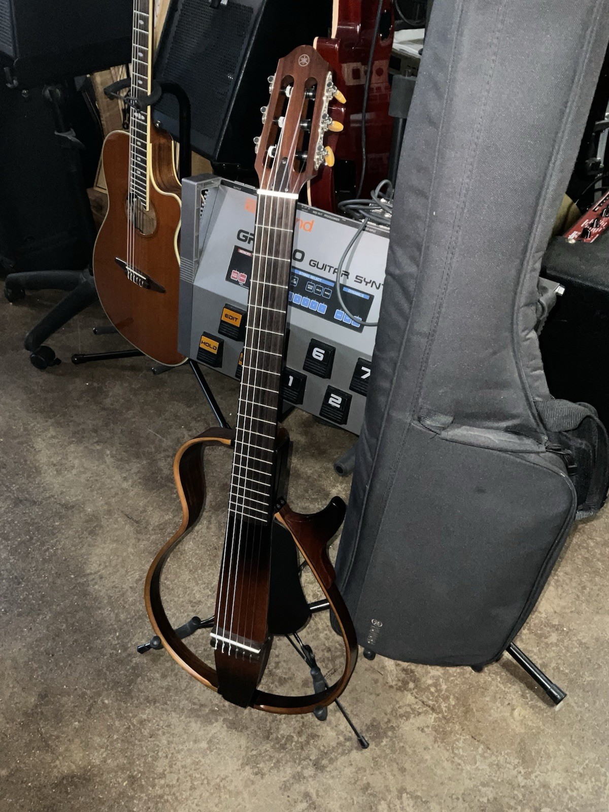 Yamaha SLG200N TBS classical silent guitar excellent condition /gig bag/phones