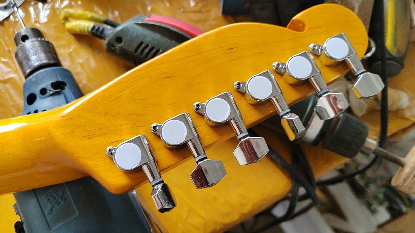 Mad Cat TELE Electric Guitar, Solid Body with Maple Top, Maple Fingerboard