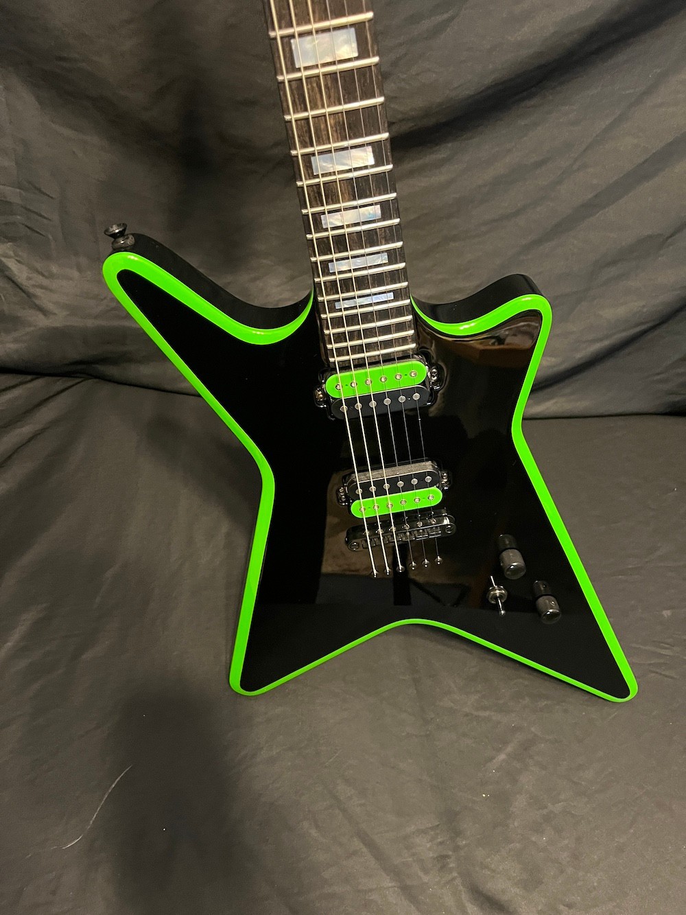 2025 Kiesel V220 Guitar Black W/Racing Green Bevels W/OHSC-MINT!