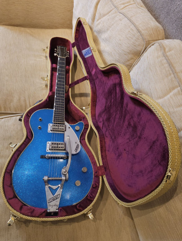 Gretsch Custom Shop G6128CS Duo Jet Relic – Masterbuilt, Blue Sparkle