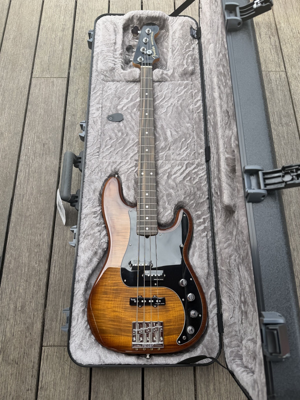 Fender Limited-Edition American Ultra Precision Bass Guitar Tiger’s Eye