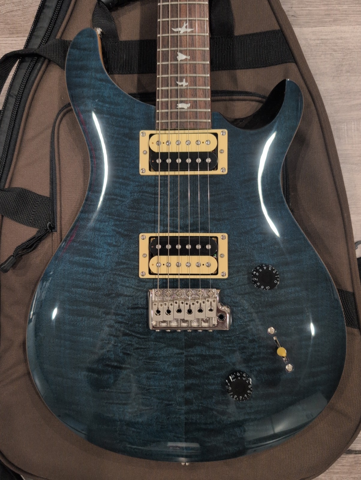 Paul Reed Smith (PRS) SE Custom 22 6-String Electric Guitar w/ PRS Gig Bag