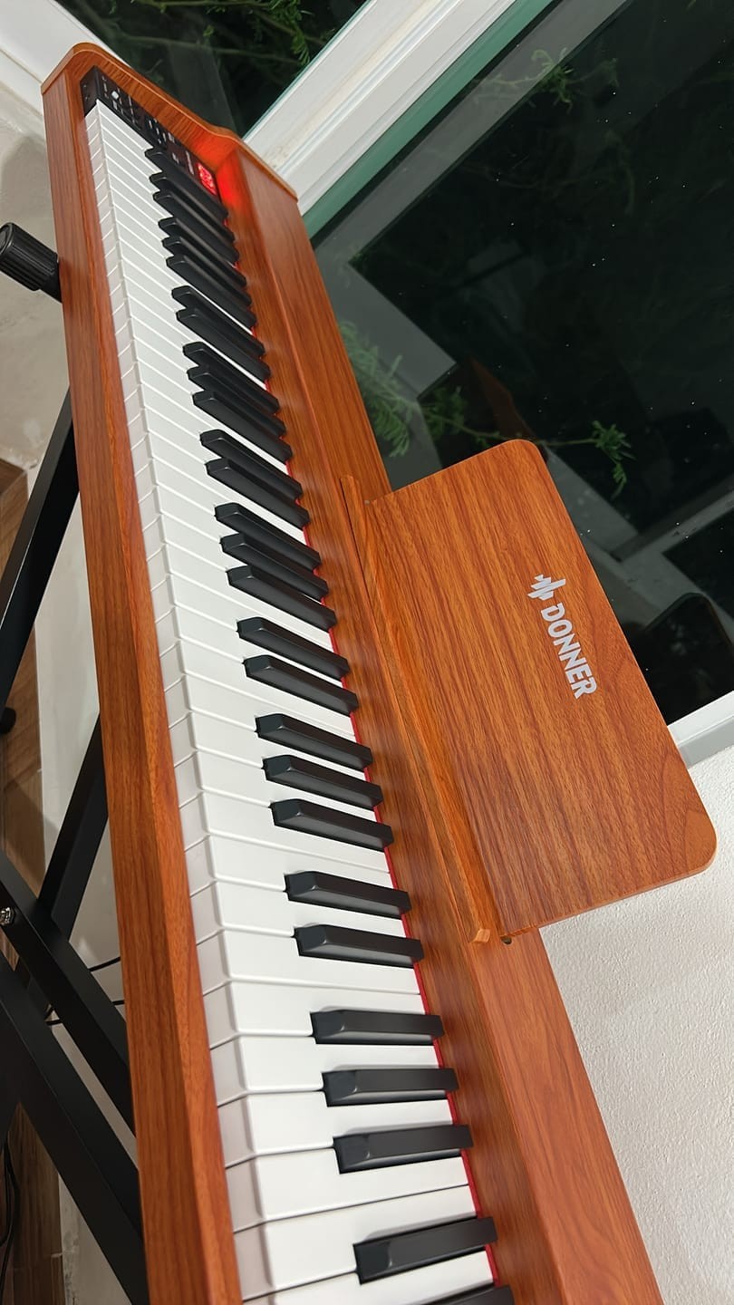 Donner DEP-1S Piano Keyboard 88 Keys Full Size Wood Grain + Stand Sustain Pedal