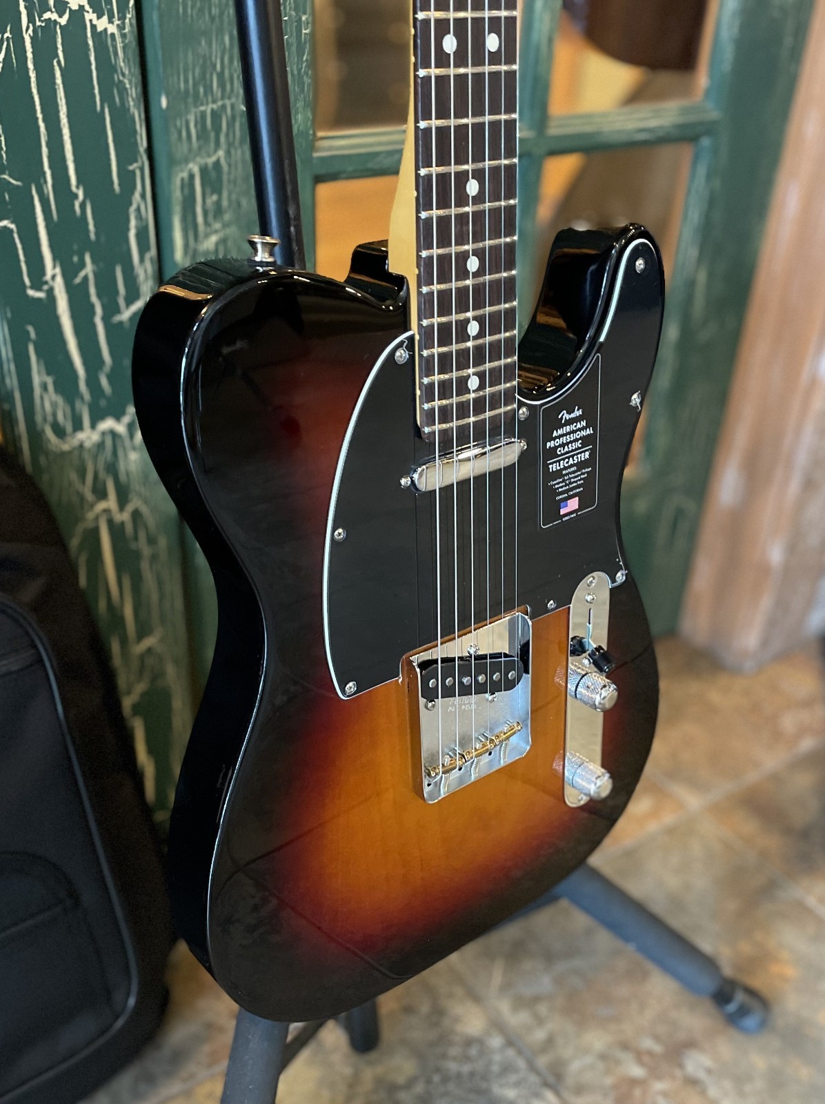 Fender American Professional Classic Telecaster in 3 Color Sunburst w Fender Bag
