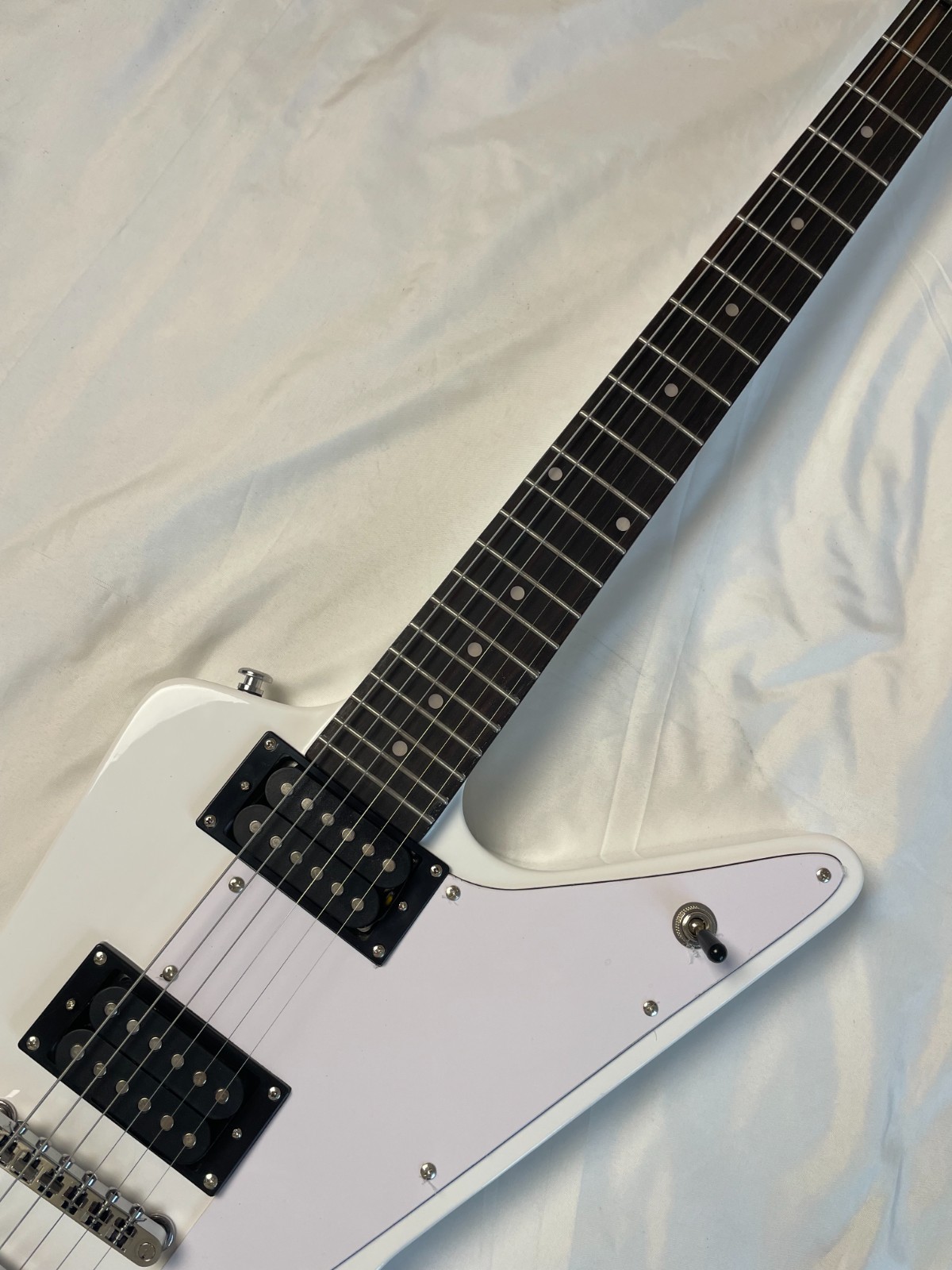High-End Classic White Explorer Style Electric Guitar Mahogany Body Retro 70s To