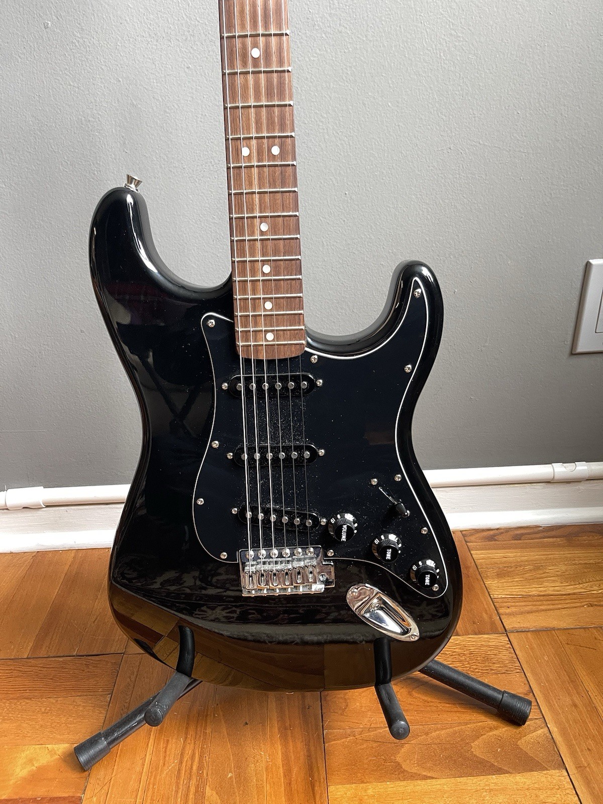 SQUIER SE Special Strat Electric Guitar Black Full Size Body Vintage CXS Squire