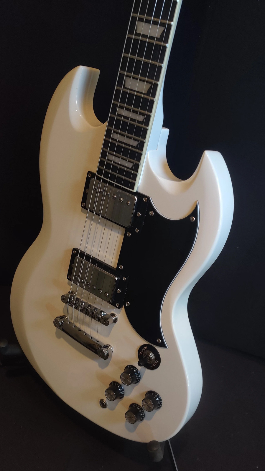 Leo Jaymz- Gloss White Double Cut Guitar/ Free Shipping/Fully set up