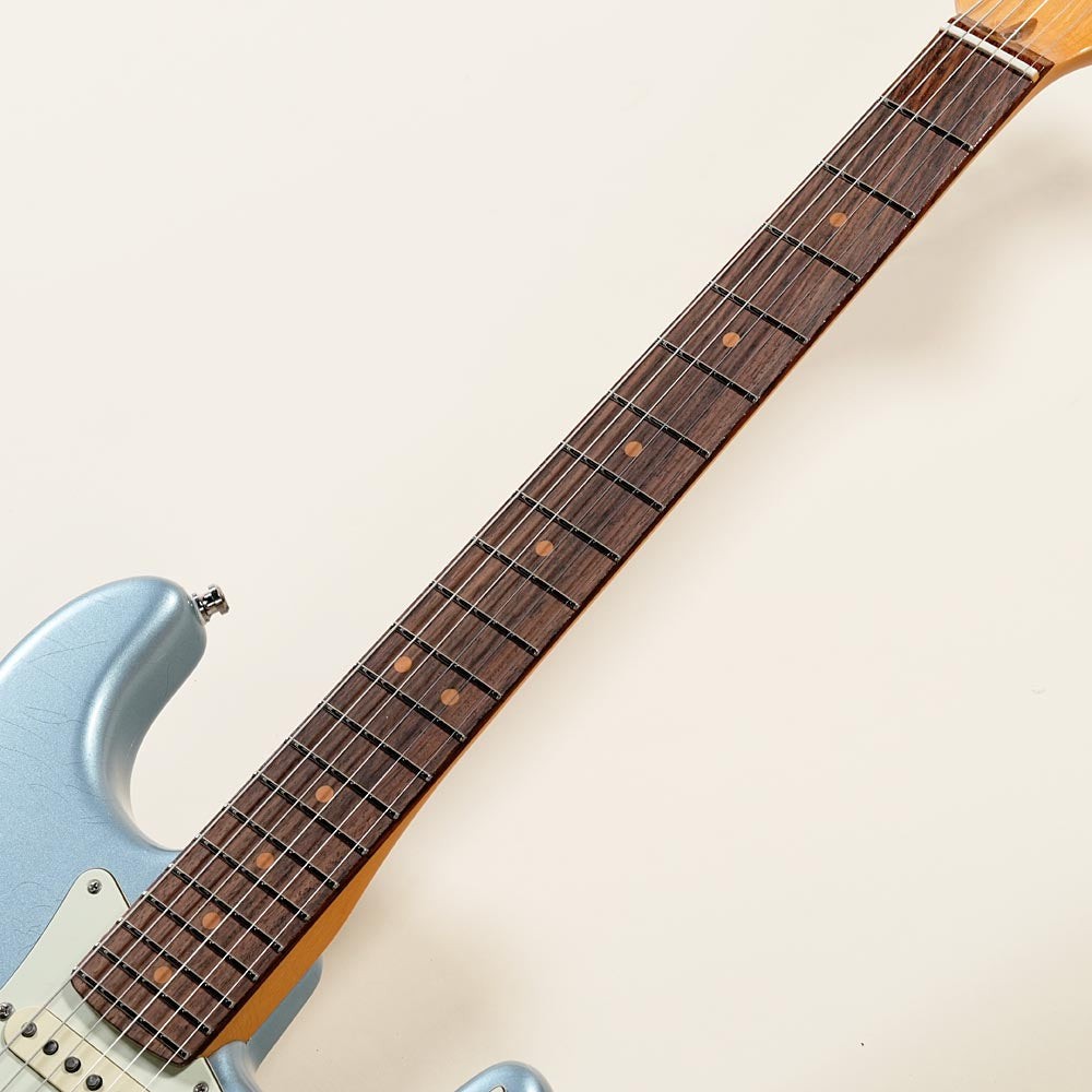 Fender American Ultra Luxe Vintage 60s Strat Ice Blue Metallic [US25016320]