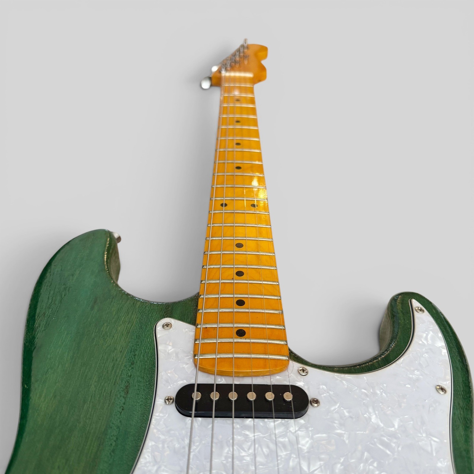 Custom HSS Strat Style Electric Guitar Green Maple Neck Hard Case Tested