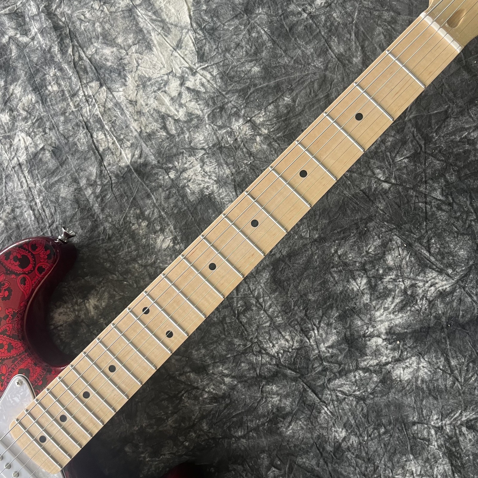 Factory electric guitar,maple neck,maple fingerboard for beginners fast ship
