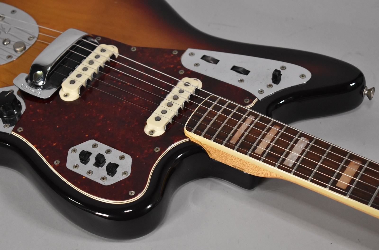 1971 Fender Jaguar 3-Tone Sunburst w/HSC