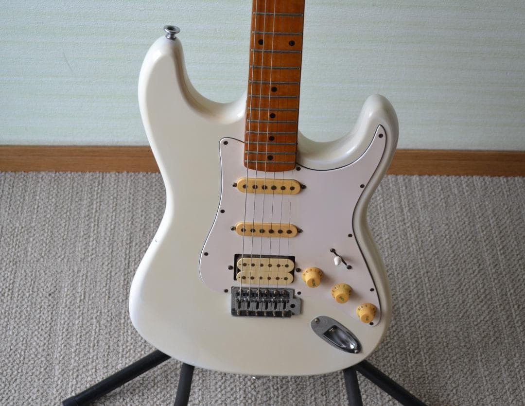 Vintage Hondo Strat Electric Guitar With S Case