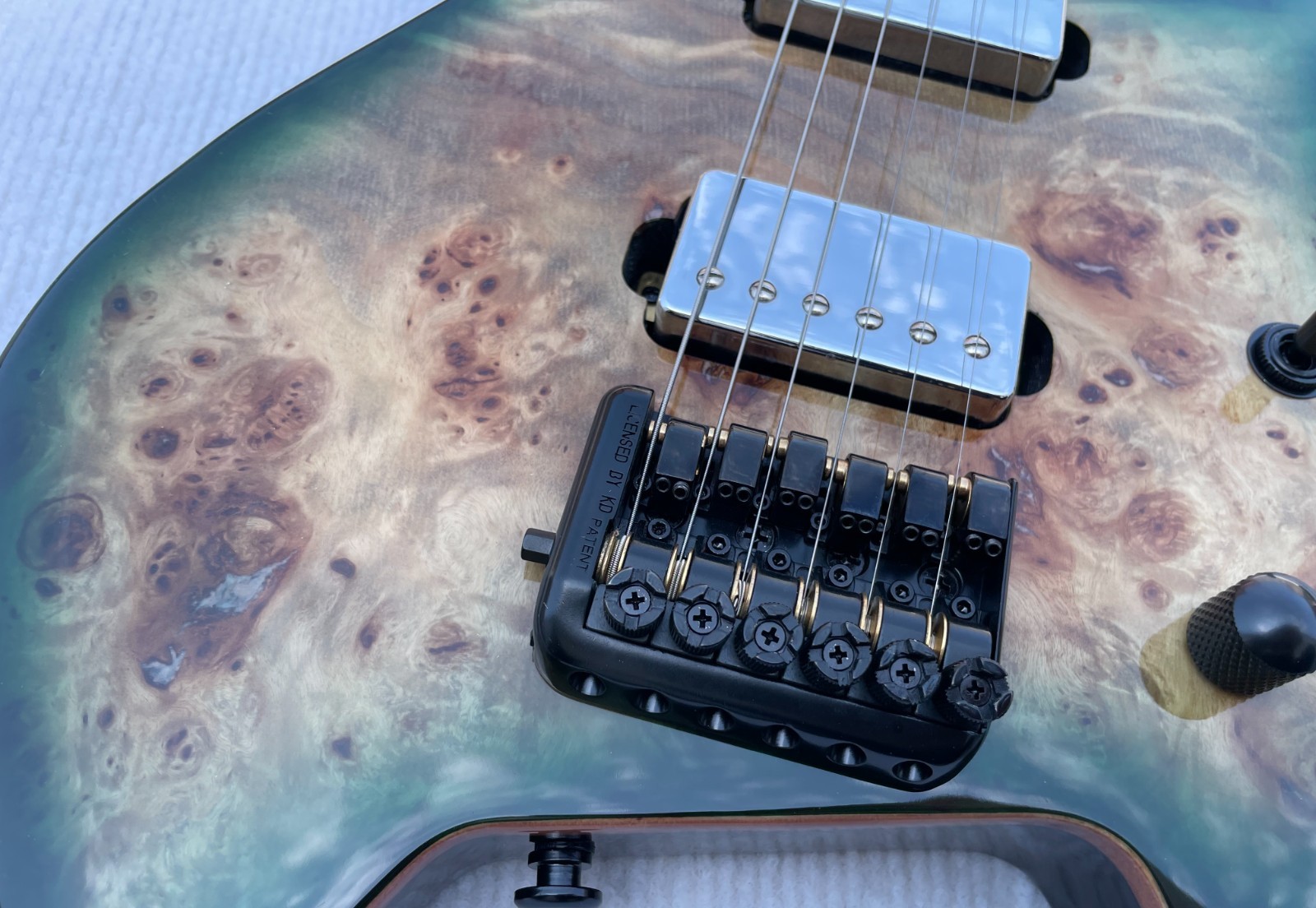 Headless / Travel 6 String Electric Guitar Solid Body Glossy Finished Burl Top