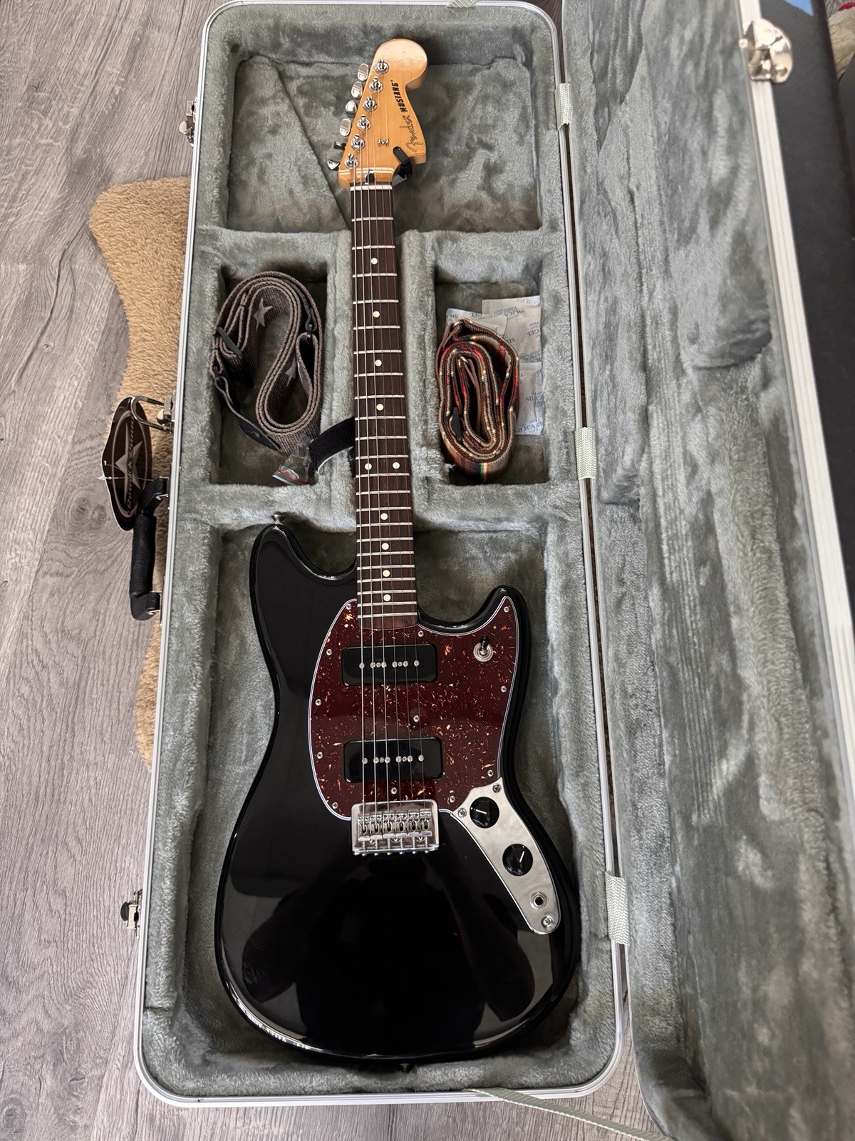 Fender Player II Mustang, Black, with Seymour Duncan P90s