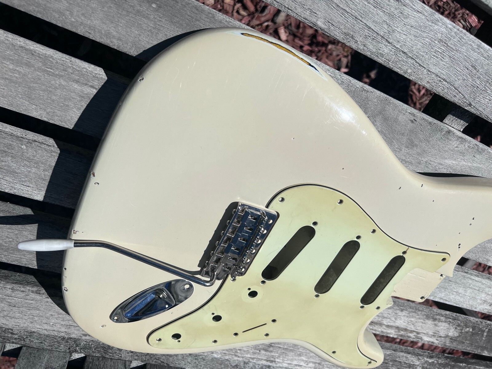 STRAT BODY LEFT HANDED RELIC 60s ALDER SSS NitroLacquer Olympic White JVGuitars