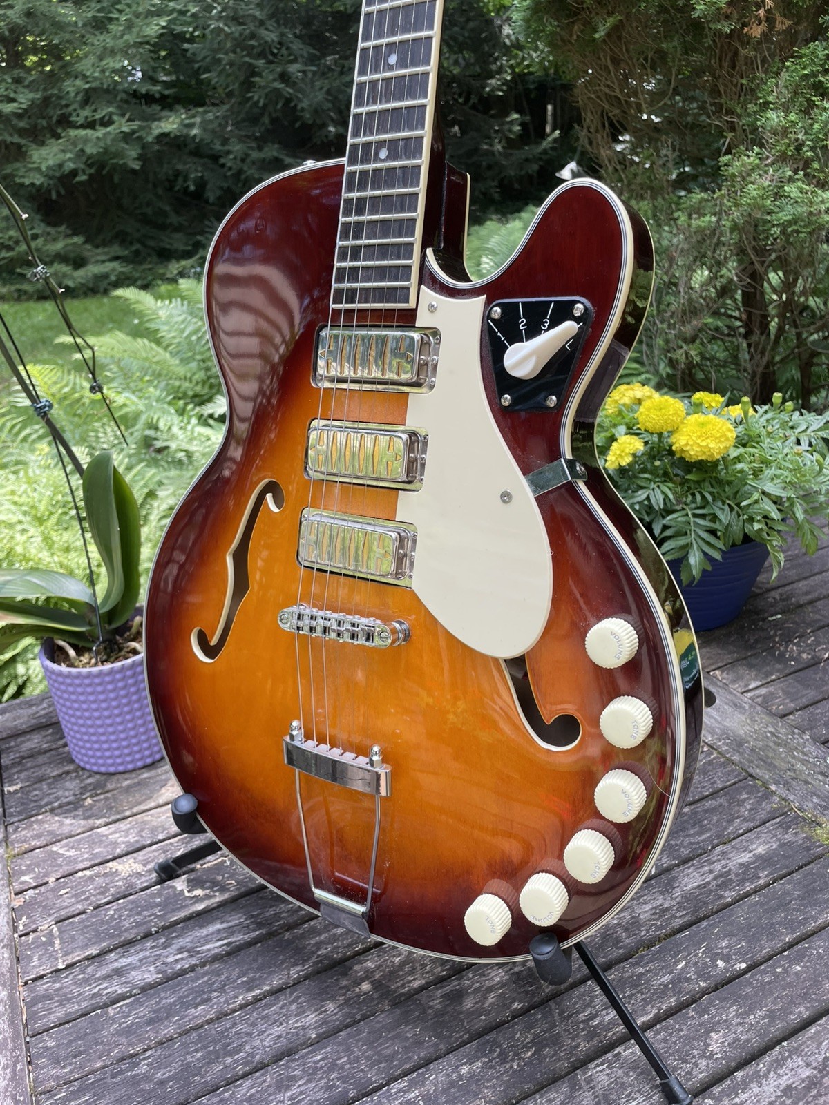 Airline / Eastwood Guitars H59 Honeyburst