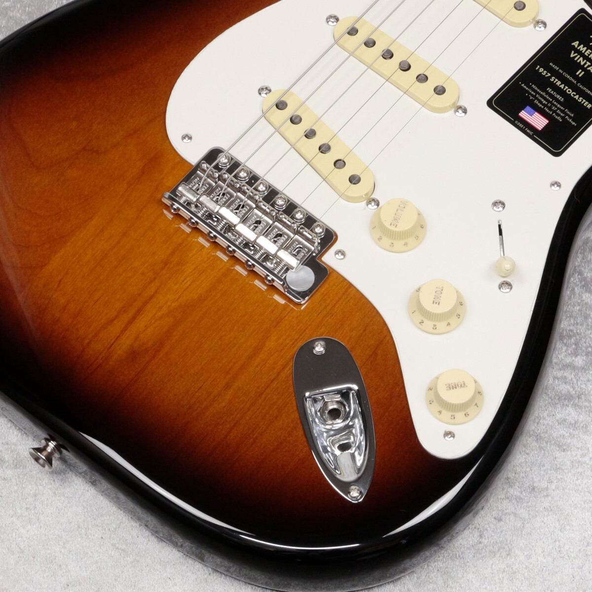 Fender American Vintage II 1957 Stratocaster 2-Color Sunburst from JAPAN