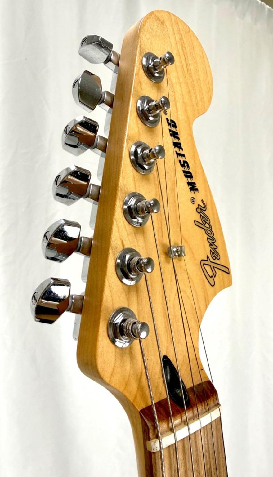 fender mustang guitar