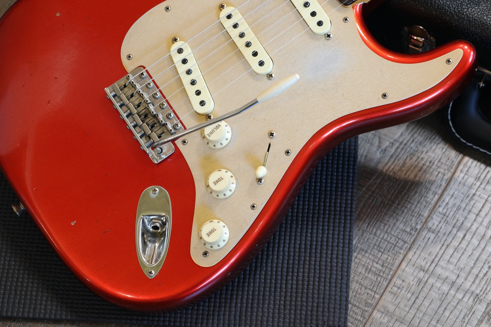 Minty! 2018 Fender CS LE Big Head Stratocaster Aged Candy Apple Red + COA OHSC