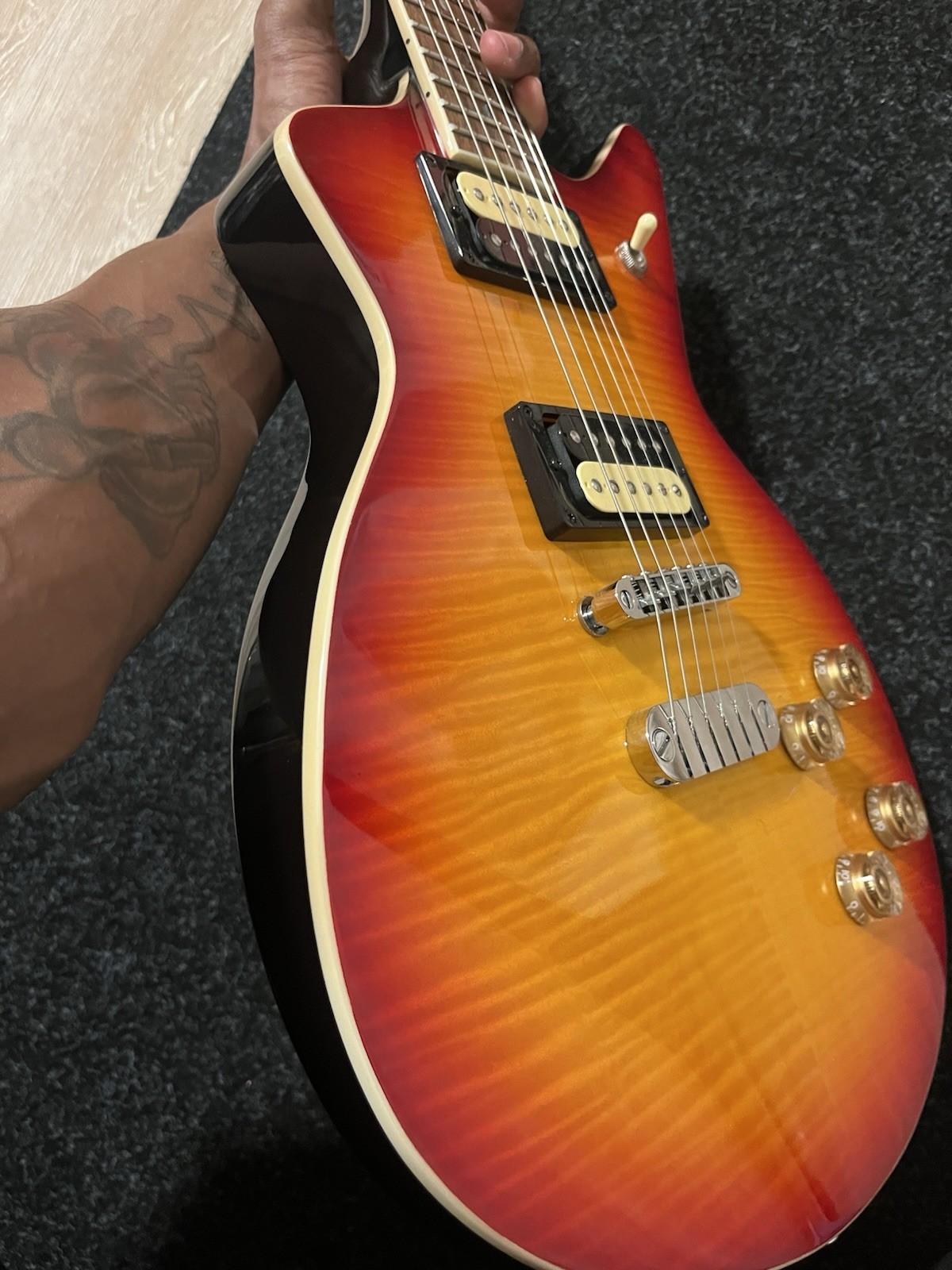 Dean Cadillac 1980 – Flammed Maple Trans Cherry Electric Guitar