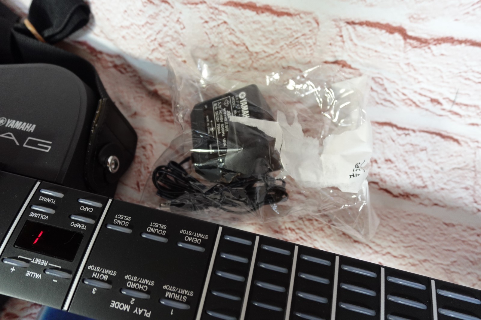 Yamaha EZ-AG LightUp Fret Silent Easy Electronic Guitar fast ship with adapter