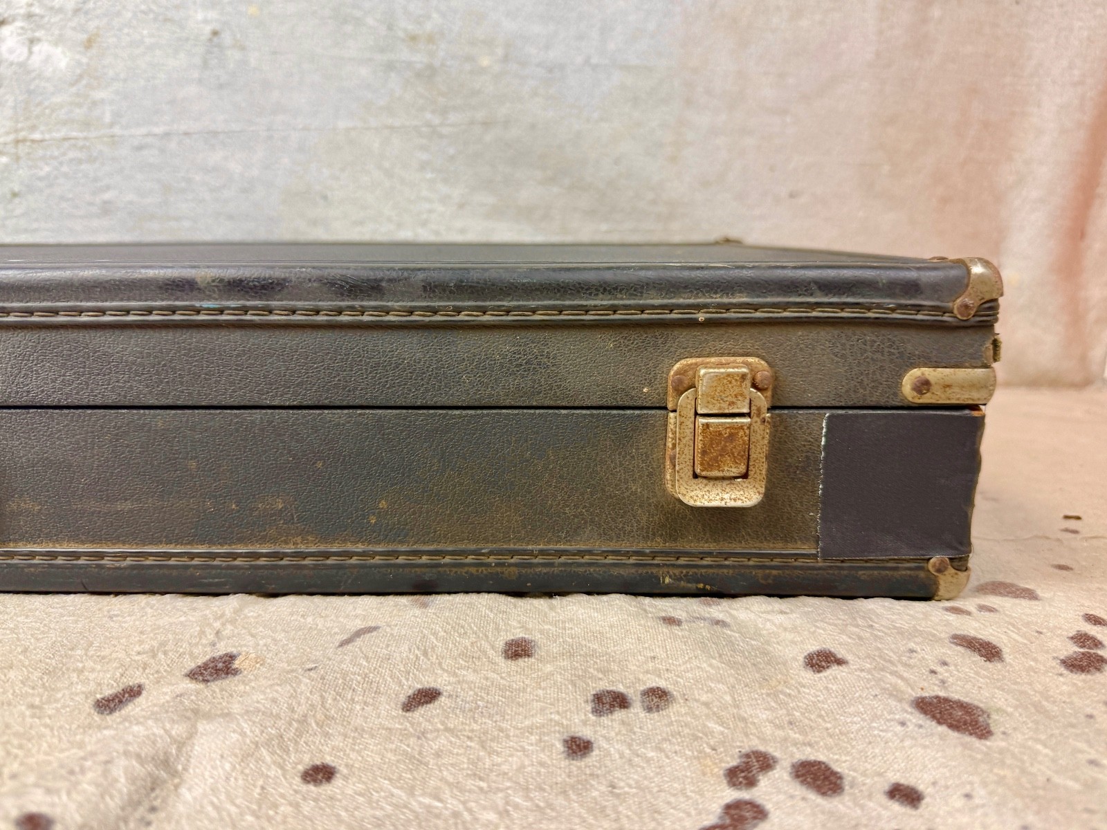 1960’s Gibson Square-Rectangle Les Paul Case Yellow-Gold Interior 1968-1969-1970