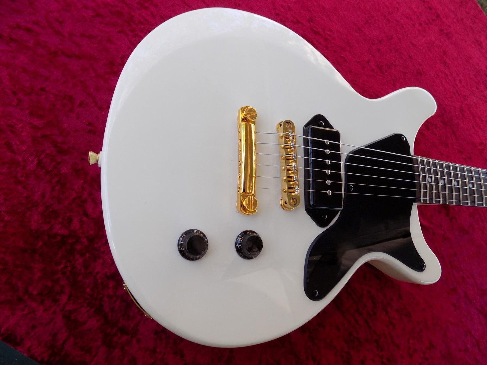 Firefly Set Neck P90 Double Cutaway, Gold Hardware,Wilkinson Tuners, PIO Cap