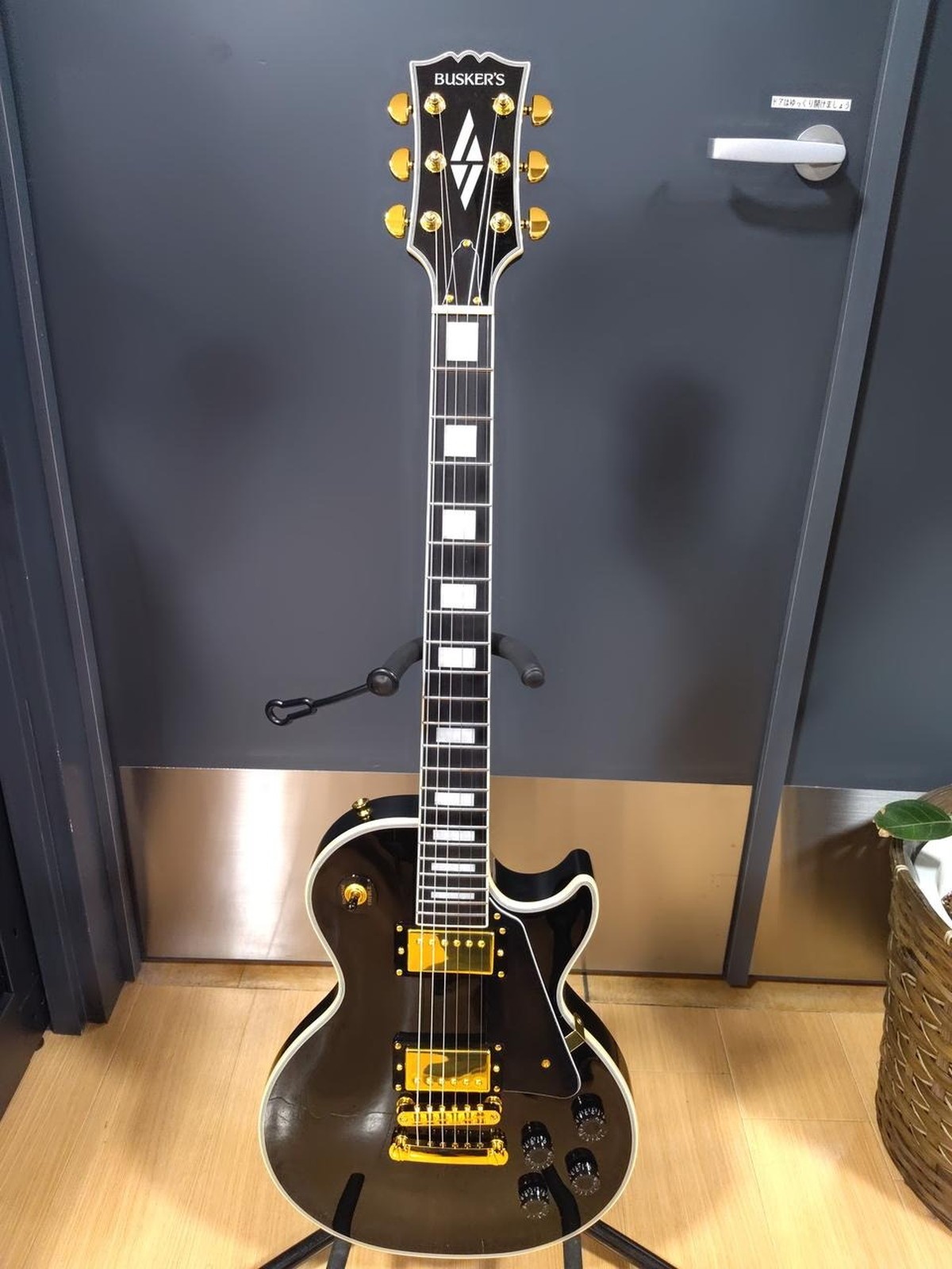 BUSKER’S BLC-500/BLK Used Maple body Engineering wood fingerboard w/Gig case
