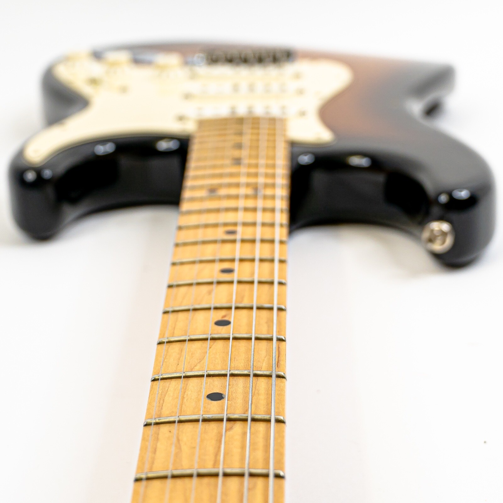 ’09 Fender Stratocaster Std. 2-Tone Sunburst w/ Maple Fretboard, Fender Gigbag