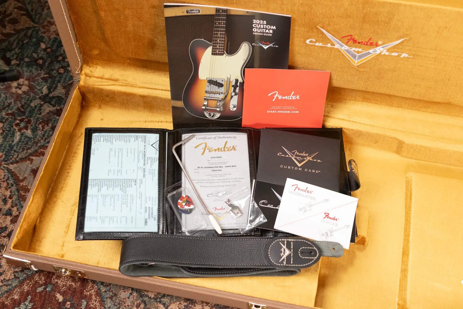 Fender Custom Shop 1963 Jazzmaster Relic Electric Guitar – Aged Shell Pink with