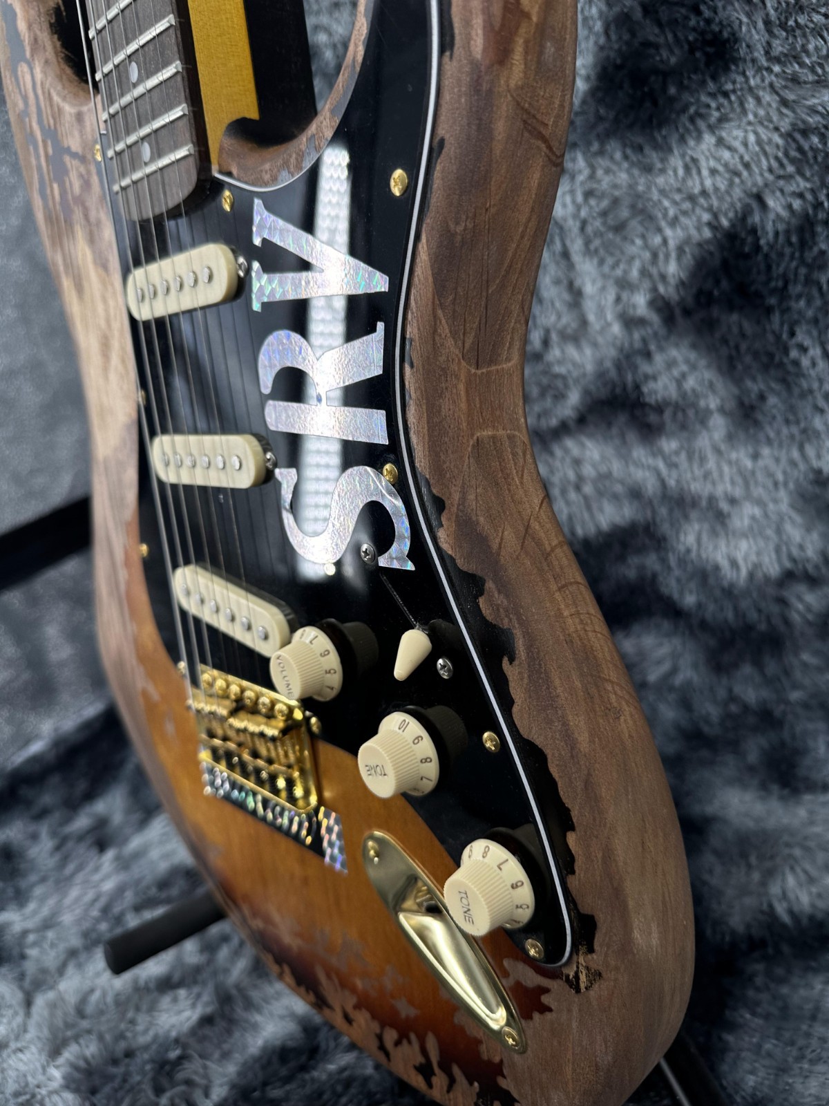 SRV Style ST Electric Guitar Relic Sunburst Wood Grain SSS Pickup Gold Hardware